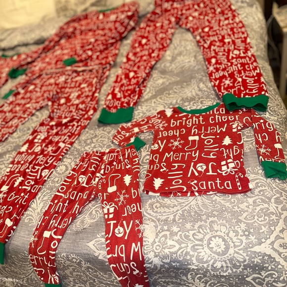 Carters Family of 4 CHRISTMAS PICTURE pajamas bundle 8 pieces! - Picture 11 of 16
